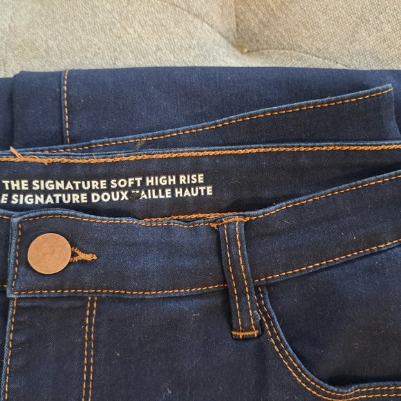 The Signature Soft High Rise Boot Cut jean - Picture 4 of 5